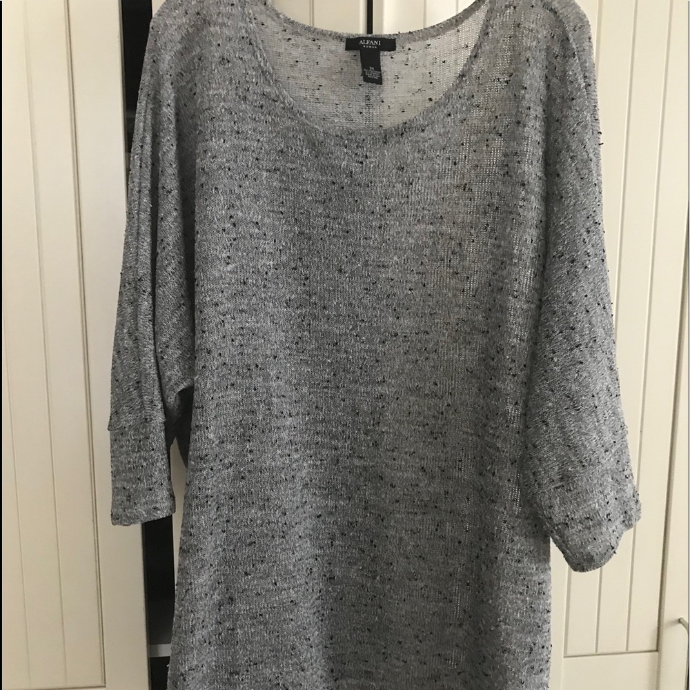 Plus size marled scoop neck gray top